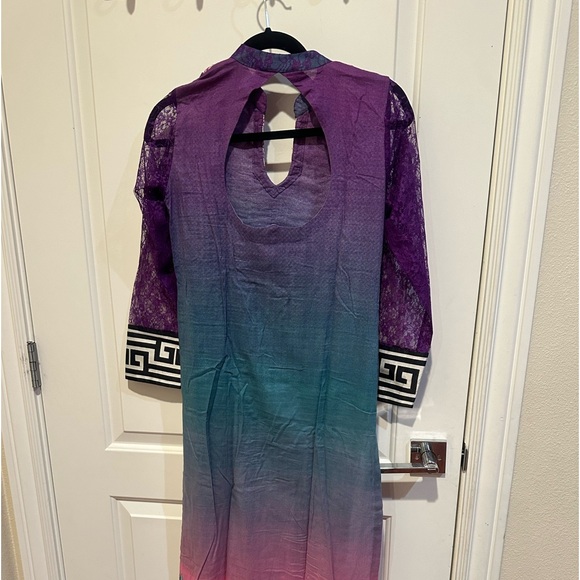 Pakistani style kurta with Duppata and pajami bottom - Picture 3 of 4